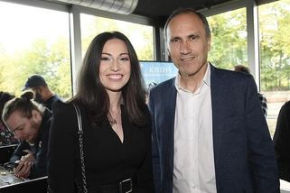 Fešný exministr školství a financí Ivan Pilip se pochlubil novou známostí: Krásná brunetka je mladší kopií jeho ženy - Super.cz